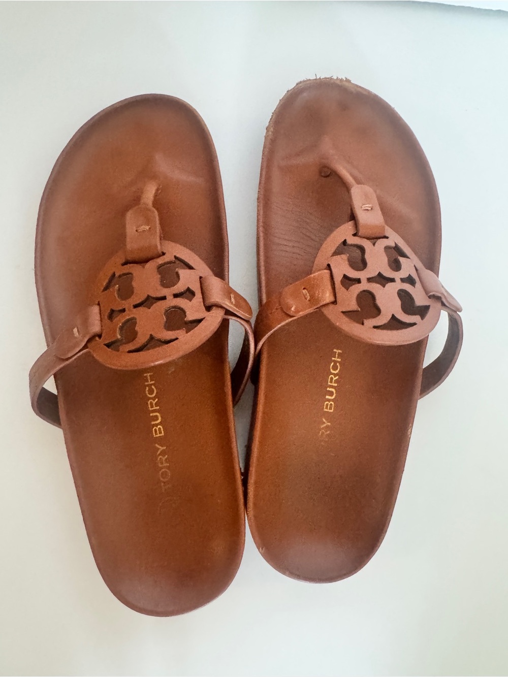 Tory Burch Cognac Leather Logo Thong Sandals. style no 81032 Size 8
